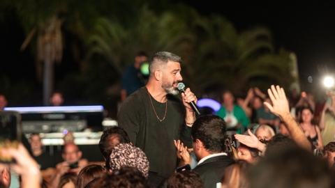 סולן התקווה 6 בתוך הקהל.jpg