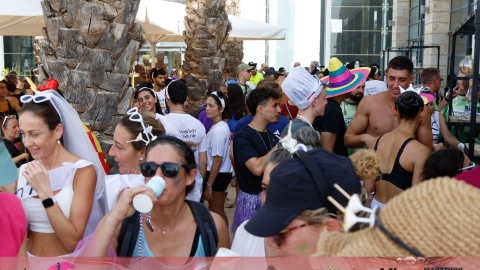 אנשים ביקב ברקן.jpg