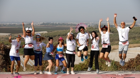 קופצים באוויר.jpg